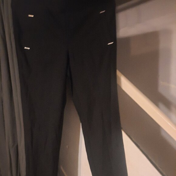 Le Chateau - Picture 1 of 2